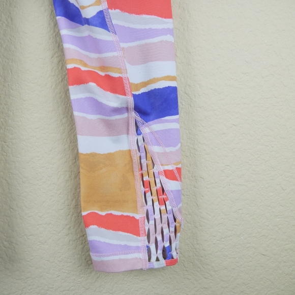 Lululemon True Self Crop Bleacher Stripe Size 2 - Picture 3 of 5